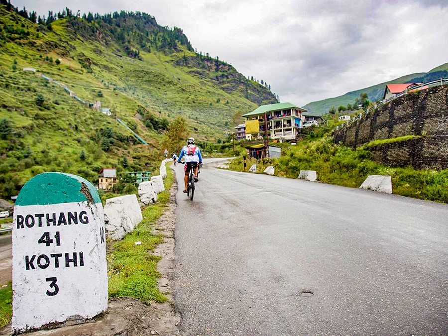 13 Days Cycling From Manali to Leh Tour